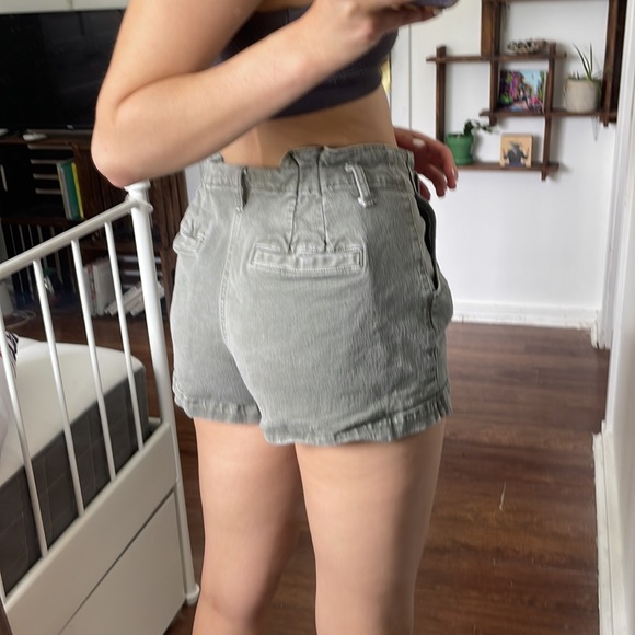 Khaki shorts - Picture 2 of 4